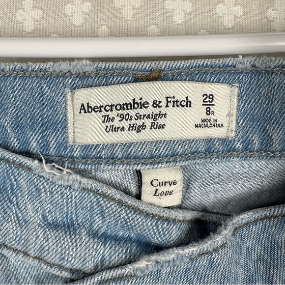 Abercrombie & Fitch Light Wash Curve Love The 90s Straight High Rise Jeans - Picture 3 of 4